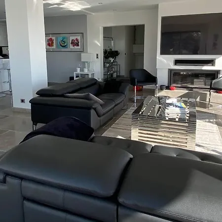 Maison Contemporaine *
