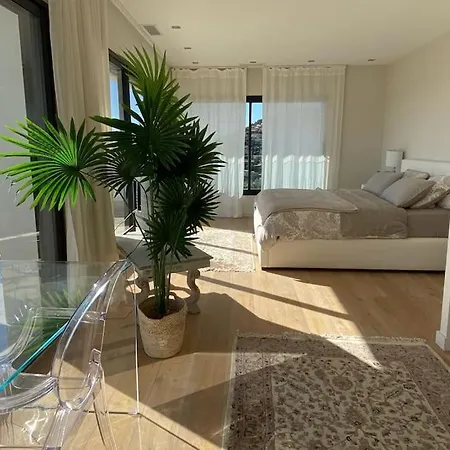 Maison Contemporaine 滨海卡瓦莱尔
