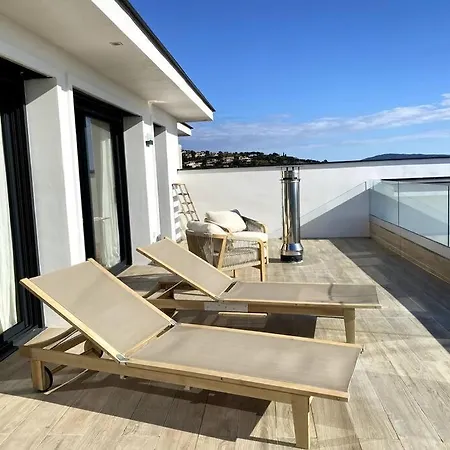Maison Contemporaine 滨海卡瓦莱尔