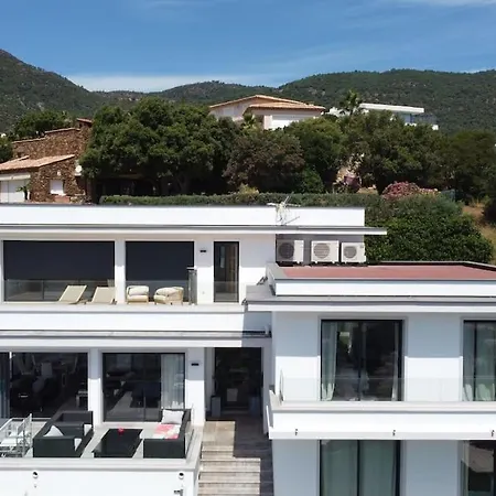 Maison Contemporaine * 滨海卡瓦莱尔
